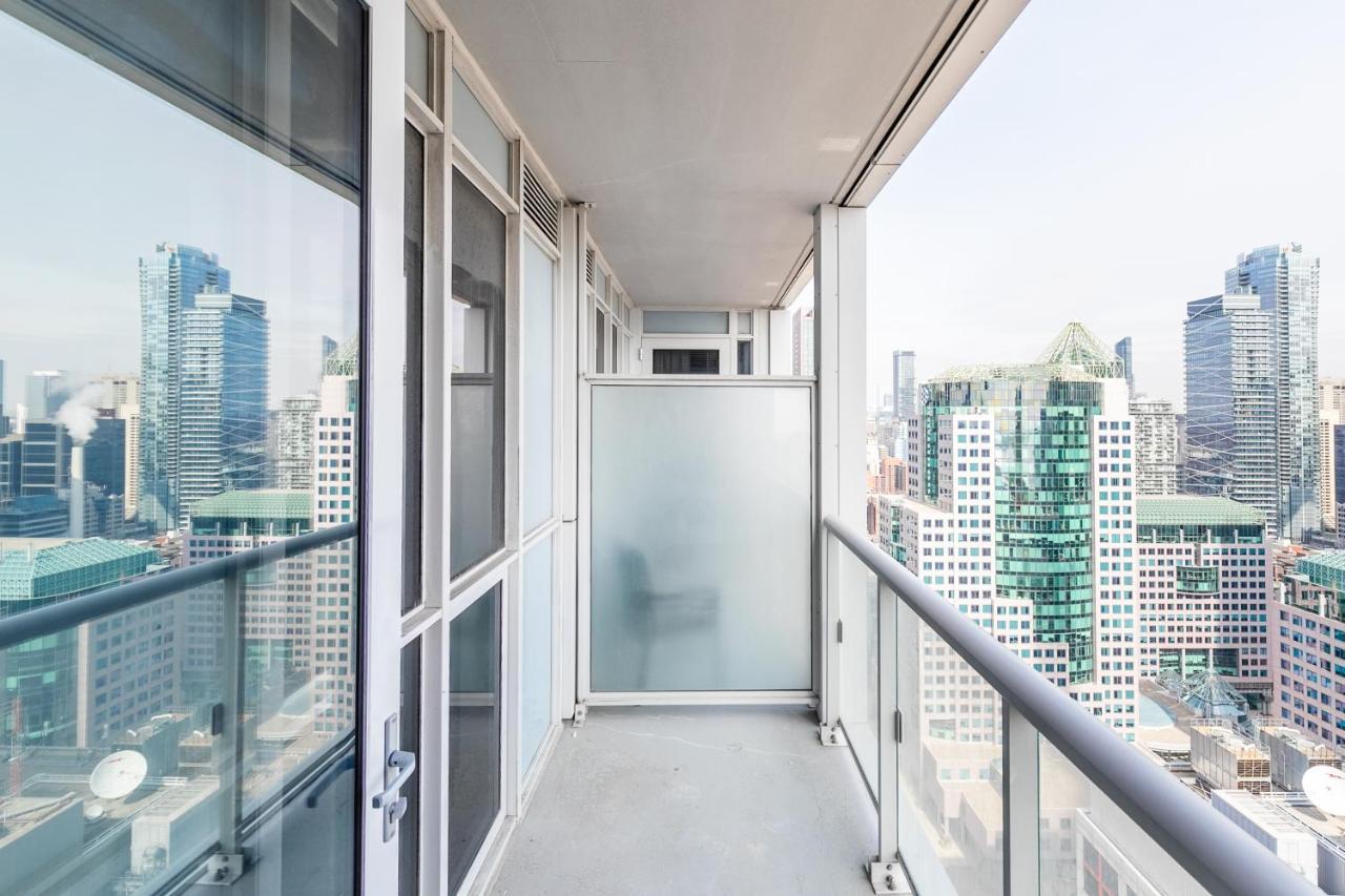 Stylish 1Br + Office Condo - Cn Tower View Торонто Екстер'єр фото